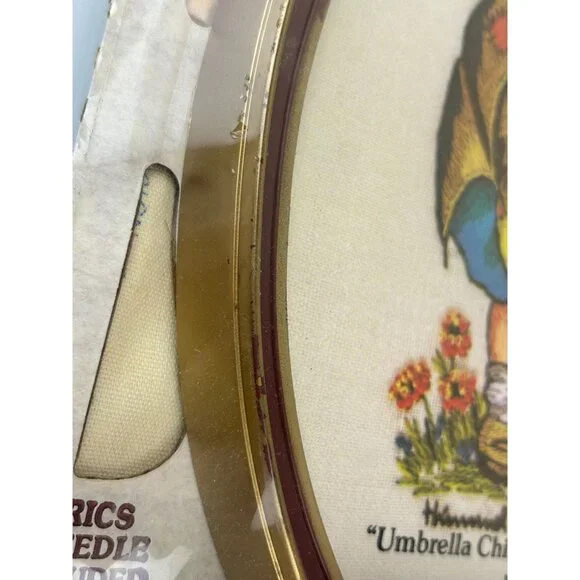 Gallery Crafts Hummel Stitchery Crewel Kit Frame Included 1976 Umbrella Children - Picture 14 of 16
